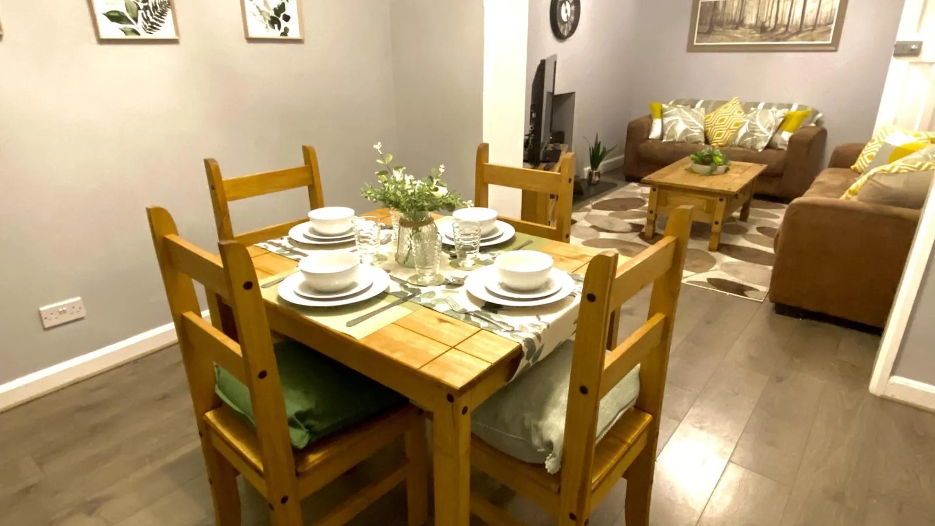 4 Bedroom House Near Gloucester City Centre With Driveway - Ideal For Contractors 0*,  United Kingdom