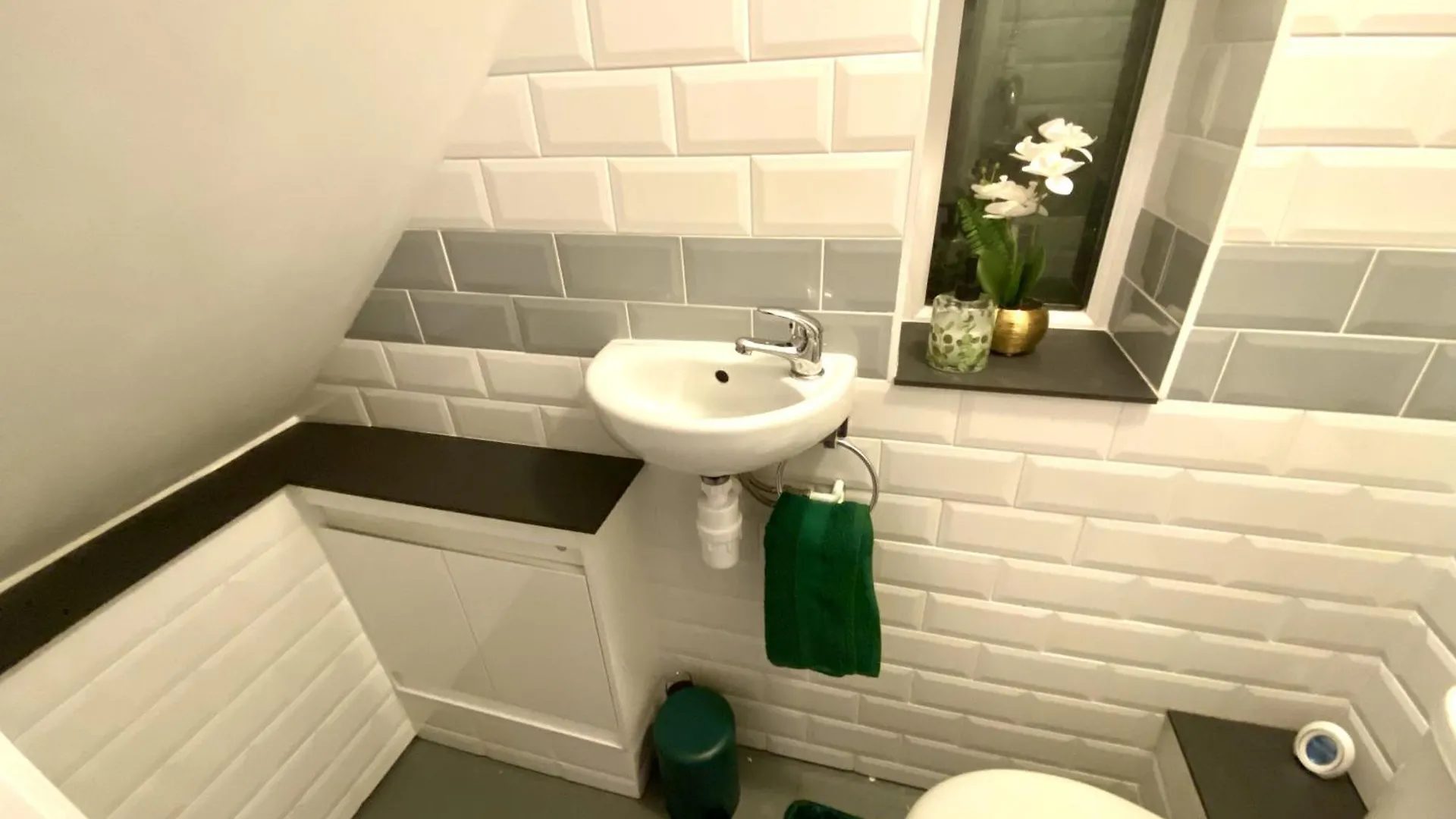 4 Bedroom House Near Gloucester City Centre With Driveway - Ideal For Contractors 0*,  United Kingdom