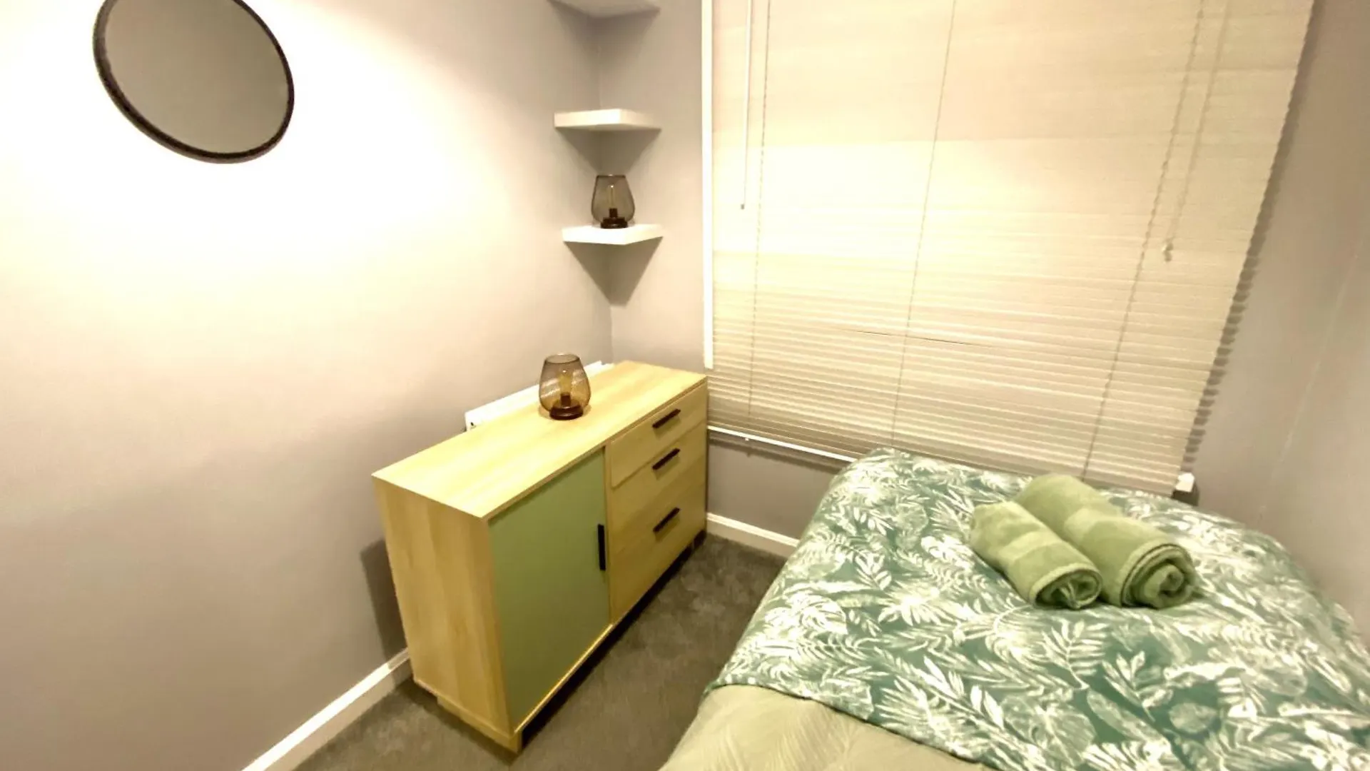 4 Bedroom House Near Gloucester City Centre With Driveway - Ideal For Contractors