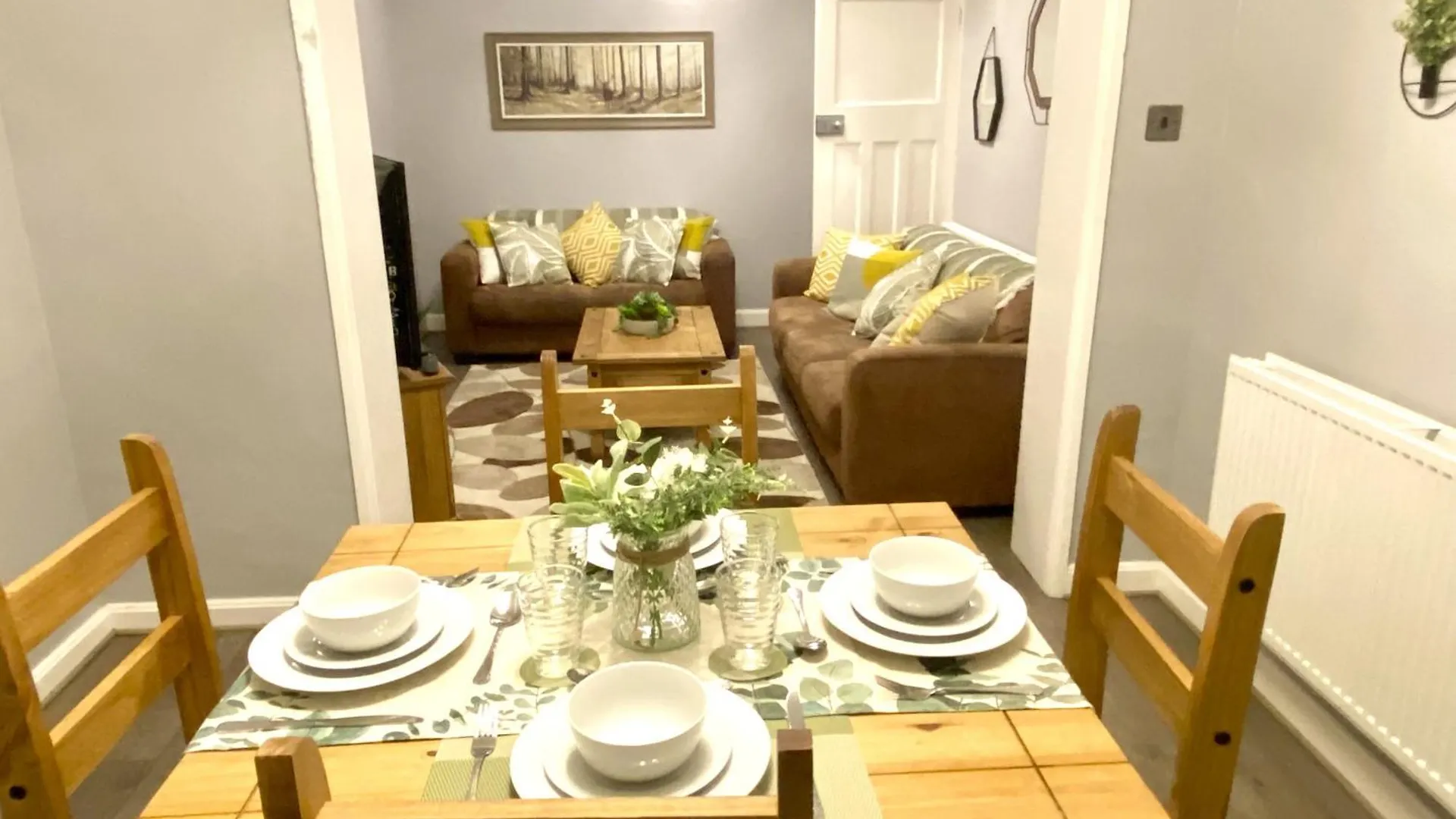 4 Bedroom House Near Gloucester City Centre With Driveway - Ideal For Contractors 0*,