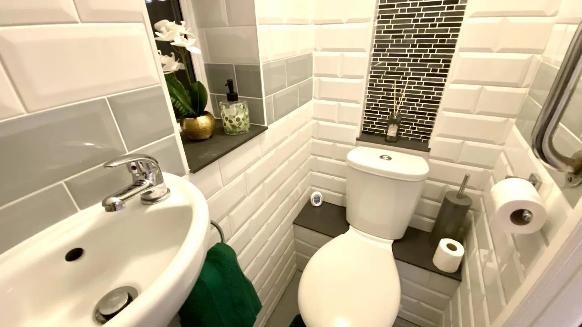 Σπίτι διακοπών 4 Bedroom House Near Gloucester City Centre With Driveway - Ideal For Contractors